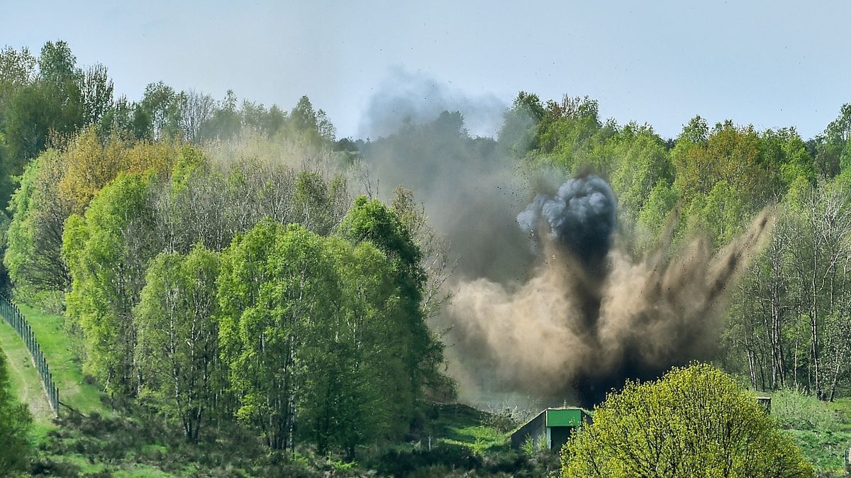Nález munice u slovenské D2 málem zavřel dálnici ve směru z Česka do Bratislavy